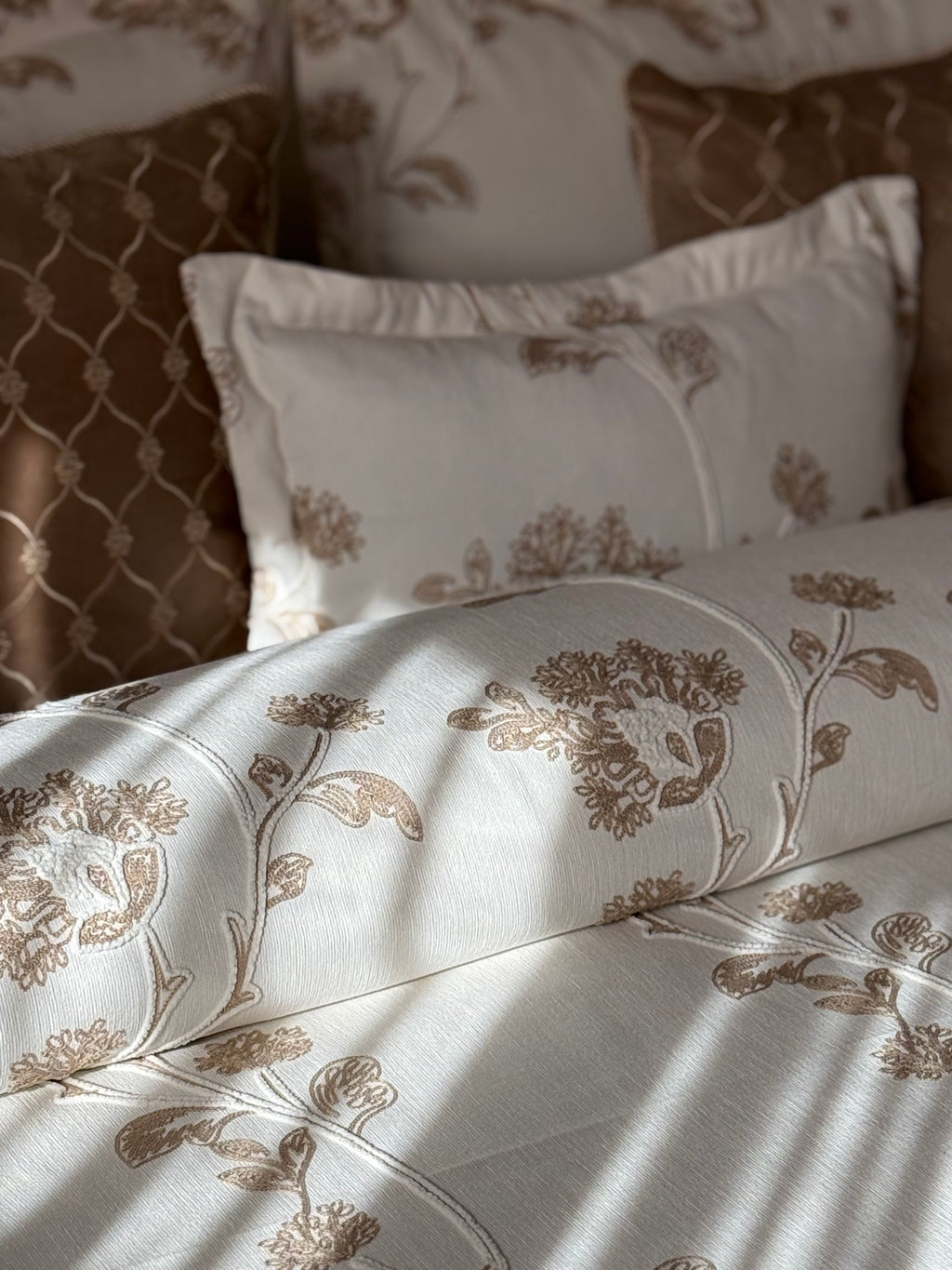 Couvre lit "Venesia" en piqué royal (marron)