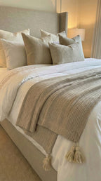 Plaid Taupe en maille + 1 housse de coussin