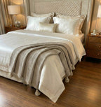 Plaid Taupe en maille + 1 housse de coussin