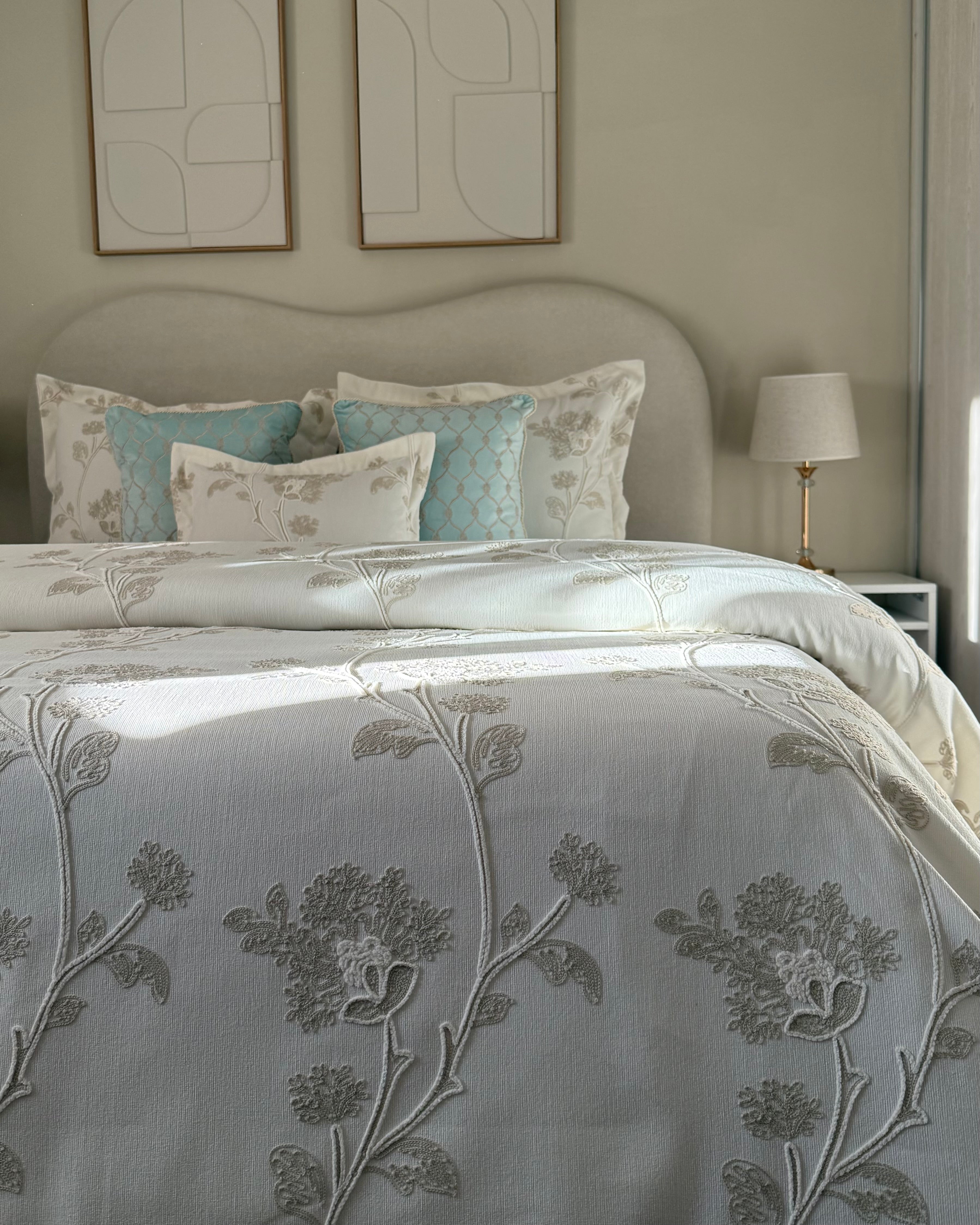 Couvre lit "Venesia" Taupe en piqué royal