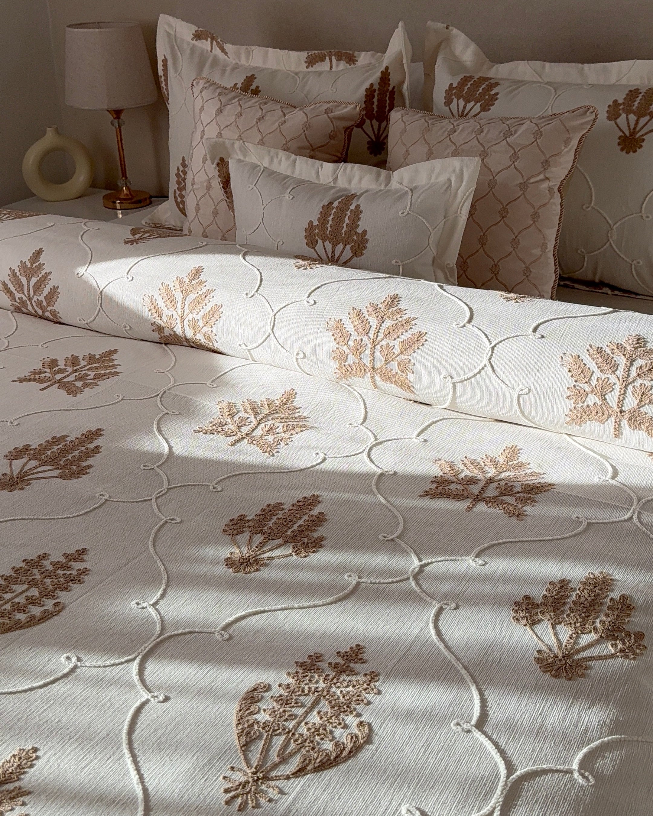 Couvre lit « Florence » en piqué royal (Marron)